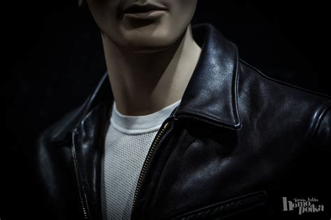 Kaken nahkahaalaria haistelemassa (eli TOM-leffan kulissien takana ...