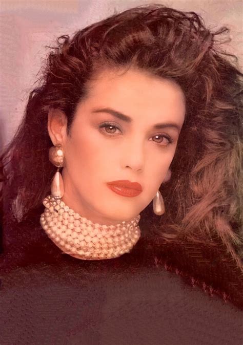 Coral Lips, Bronze Makeup, Mendes, Hollywood, Gorgeous Women, Movie