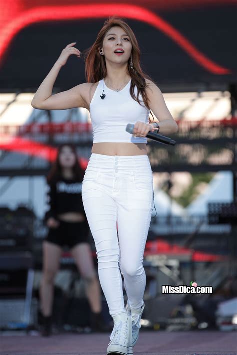 Ailee에 있는 Nyanbo님의 핀 | 여자들, 거리 패션, 비키니 의상