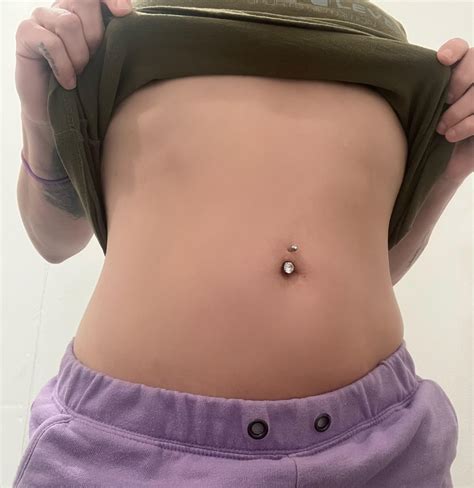 Come over here and smell this belly button ! : r/BellyButtons