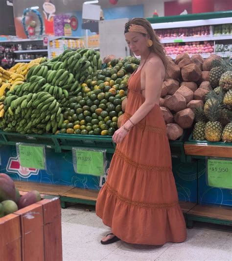 Carolina Acevedo's feet