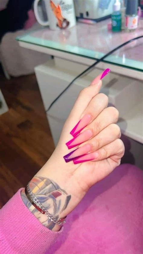 Pin de Moraaymn en Quick Saves | Uñas fosforecentes, Manicure diseños ...