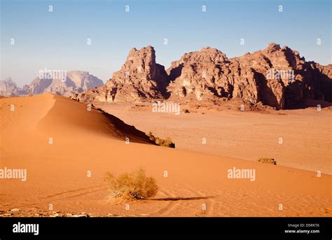 Wadi rum desert hi-res stock photography and images - Alamy