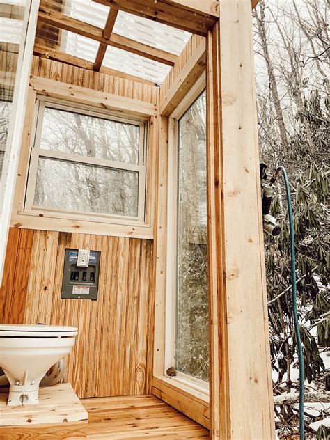 Flowertown Charm Off-Grid Treehouse with Highland Cows