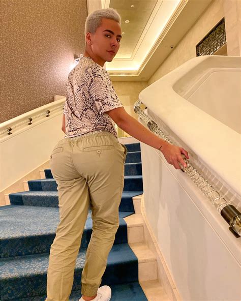 Untitled [pipeurshitgood.tumblr.com]