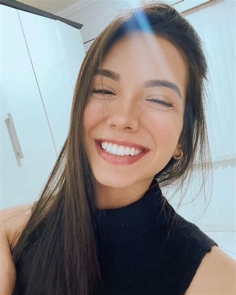 Larissa Marques | | Instagram