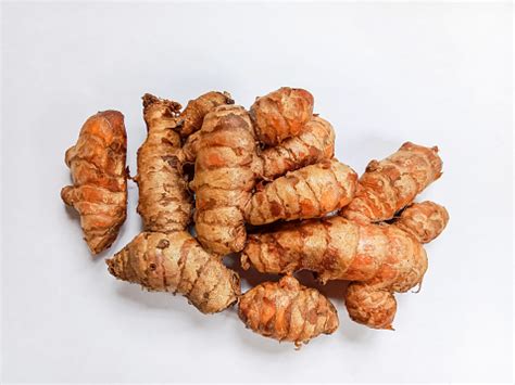 kunyit  curcuma longa kunyit terisolasi  latar belakang putih