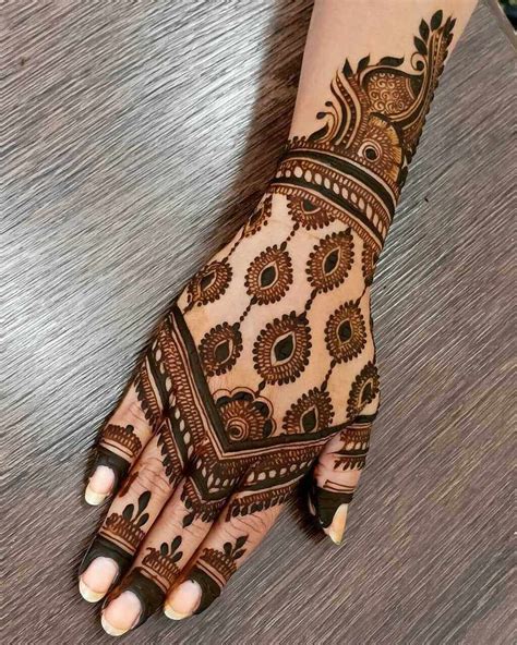 20+ Alluring Back Hand Mehndi Designs to Try | Fashionterest