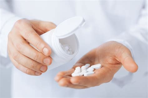 Почему при ангине так нужны антибиотики? | MedAboutMe