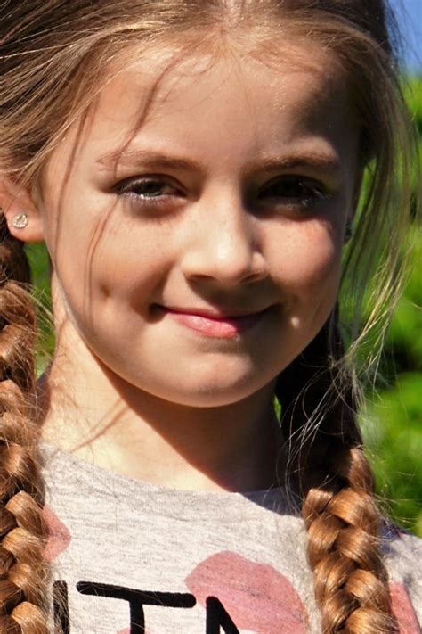 picture woman beautiful happy glamour child pretty girl