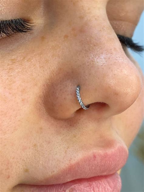 nose piercing / пирсинг крыла носа | Пирсинг носа, Пирсинг на теле, Пирсинг
