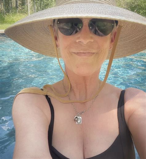 Jamie Lee Curtis Bikini Photos: Swimsuit Pictures | Closer Weekly