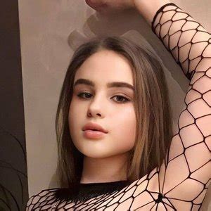 Access Bunni Emmie's private leaked content now