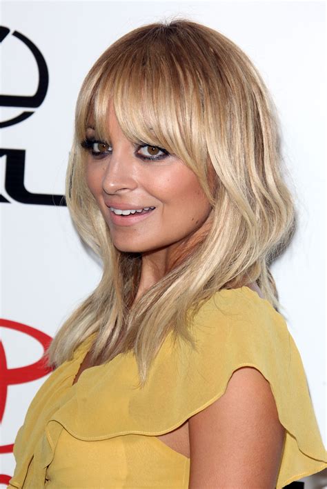 Many new trends feature modern shoulder length hairstyles for women 7