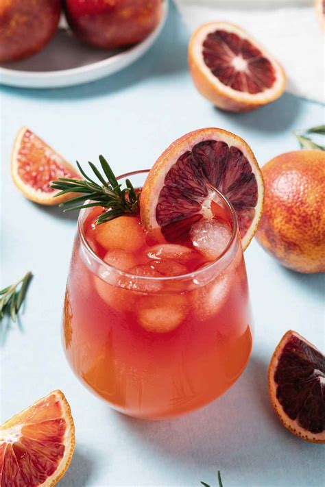11 Best Sweet Vermouth Cocktails (Easy Vermouth Drinks) - IzzyCooking