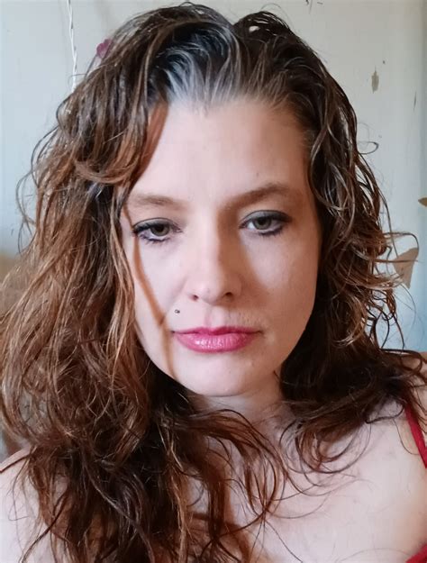 Kelly Brazeal's Instagram, Twitter & Facebook on IDCrawl