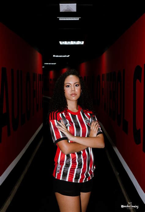 Ensaios - Ensaio de 17 anos no estádio do Morumbi - Maria Eduarda e