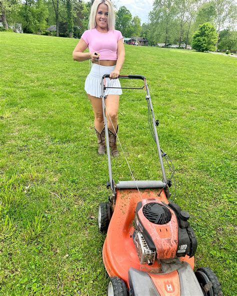 Nikki Bi - Nikki Bi added a new photo.