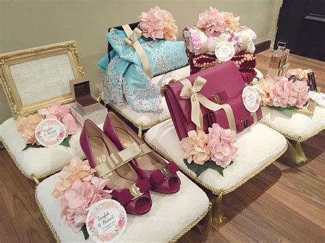 Afbeeldingsresultaat voor gubahan hantaran terkini | Wedding gifts