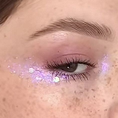 Пин на доске beauty | Голографический макияж, Макияж с блестками, Идеи ...