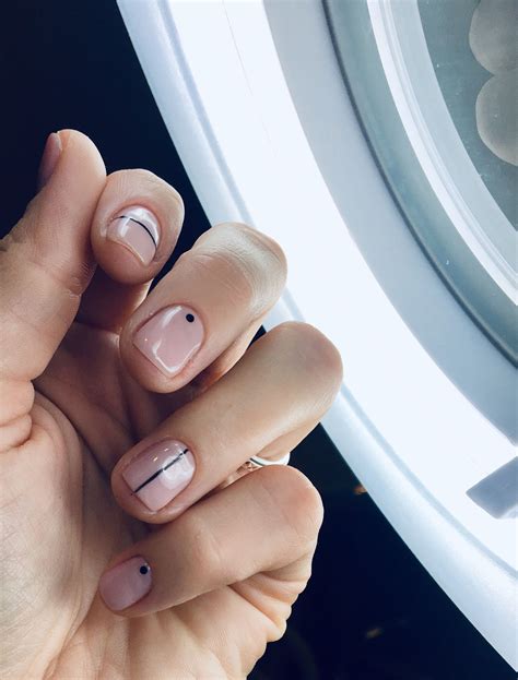 nail art minimalist 2