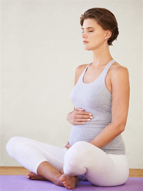 pregnant women sleeping posture 1
