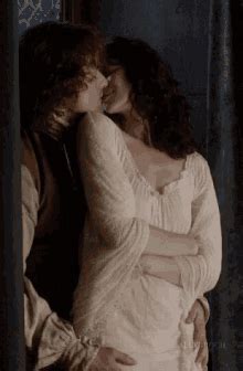 Body Kissing GIFs | Tenor