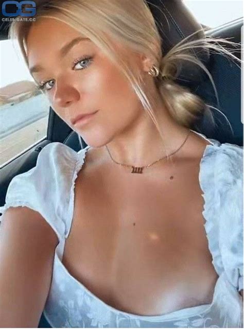 Katie Sigmond nackt, Nacktbilder, Playboy, Nacktfotos, Fakes, Oben Ohne