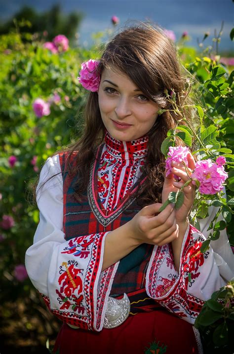 Rose Picking in Bulgaria (Rozovo village and Enina village) – Andrey