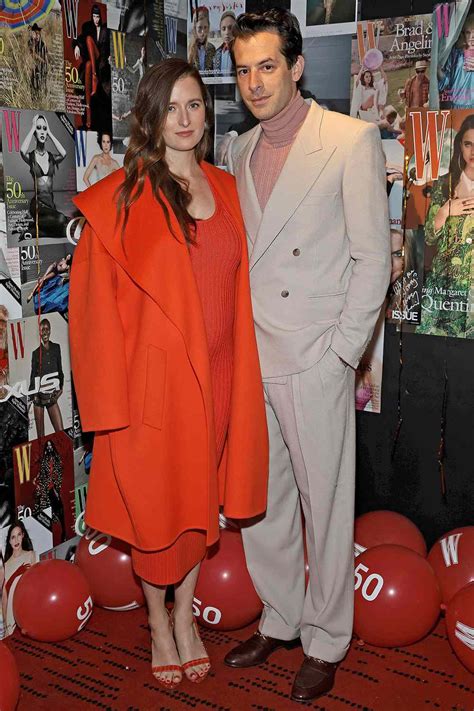 mark ronson  grace gummer  expecting   baby