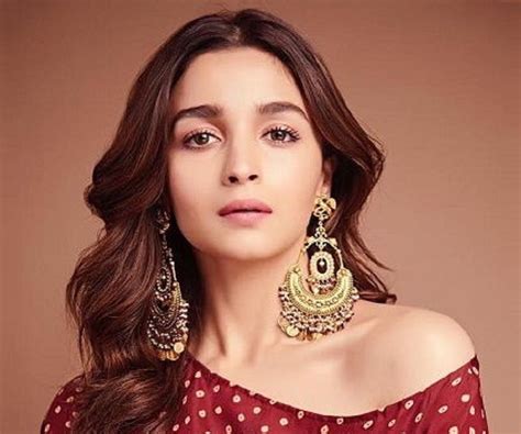 alia bhatt height  figure alia bhatt bio height weight age