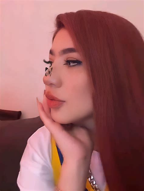 Pin en Mont Con pelo rojo