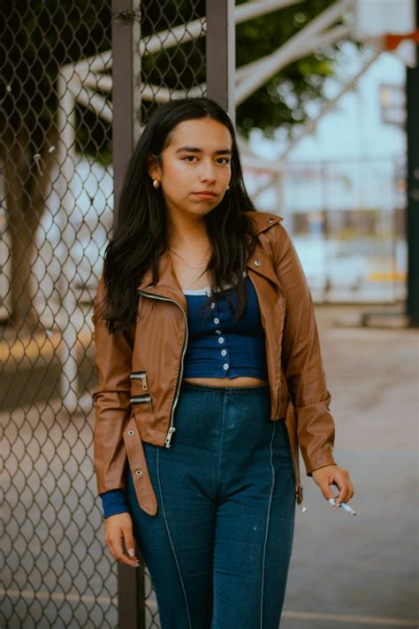 Young Latina Photos, Download The BEST Free Young Latina Stock Photos