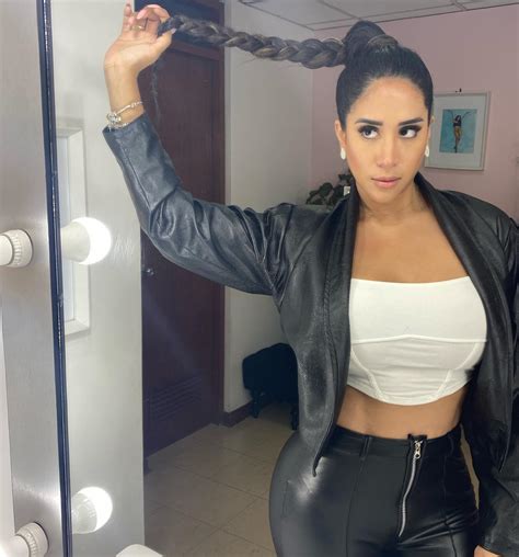 Melissa Paredes | Un ojo abierto y el otro soñando… siempre