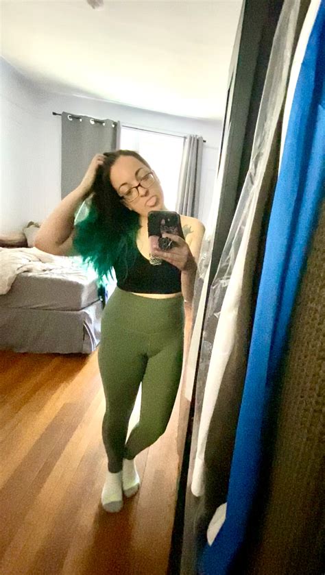 [OC] Yoga pants camel toe 🐪 | Scrolller