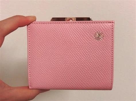 【衝撃】1000円台...？ 皇居の売店で買える「牛革・菊の紋入り財布」が超話題。 | 皇居 財布, 皇居, 菊の紋