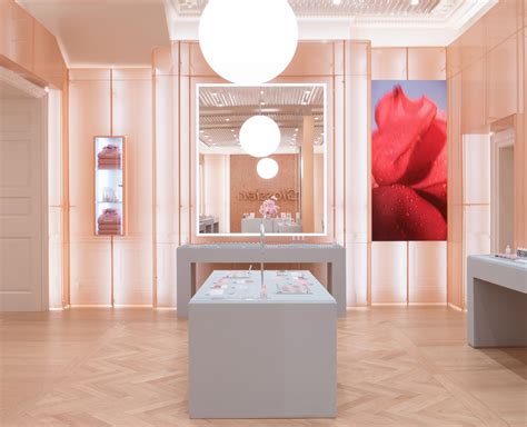 Glossier opens London flagship in Covent Garden's oldest building - GRA