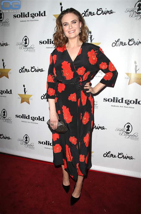 Emily Deschanel Nude Naked