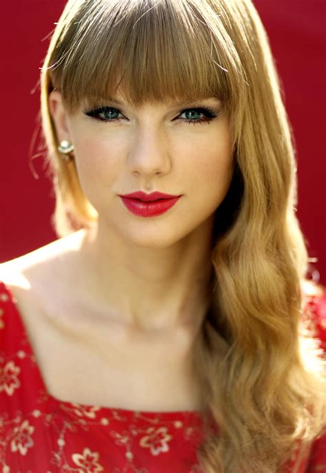 Happy Birthday, Taylor Swift! Here are 24 reasons we love you, plus a
