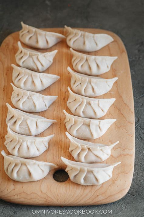 Chinese Chicken Dumplings (鸡肉饺子) - Omnivore's Cookbook