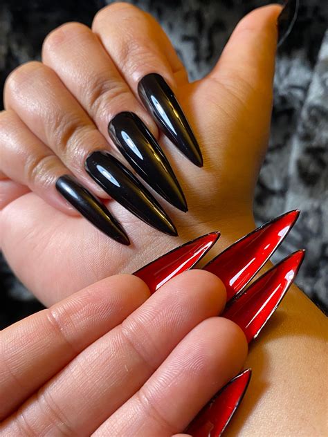 stiletto nails black  red
