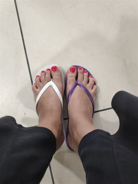 Gali Ginat's feet