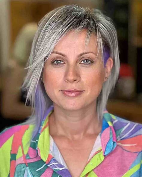 The asymmetrical pixie haircut actually works best for square faces 23