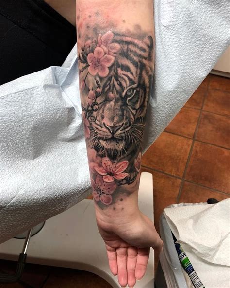 Jimmy Munkaspeni on Instagram: “Tiger and cherry blossoms finished ...