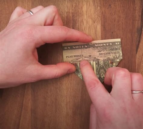 how to make heart out of a dollar bill