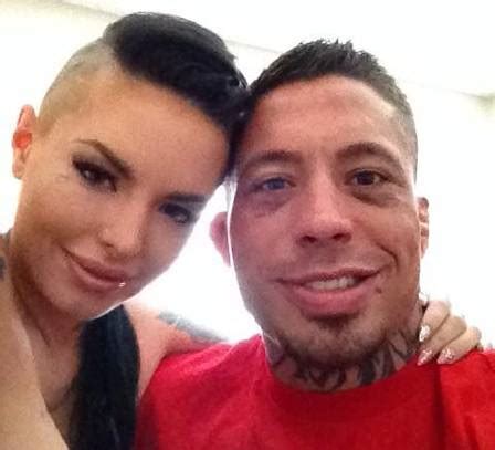 Atriz pornô Christy Mack ganha ajuda para fazer reconstrução facial