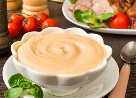 Хороший по вкусу и текстуре сырный соус, который прекрасно подходит к ...