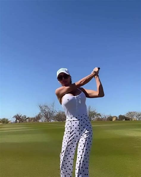 Holly Sonders' nipples 'poke eyes out' as Oscar De La Hoya's busty WAG