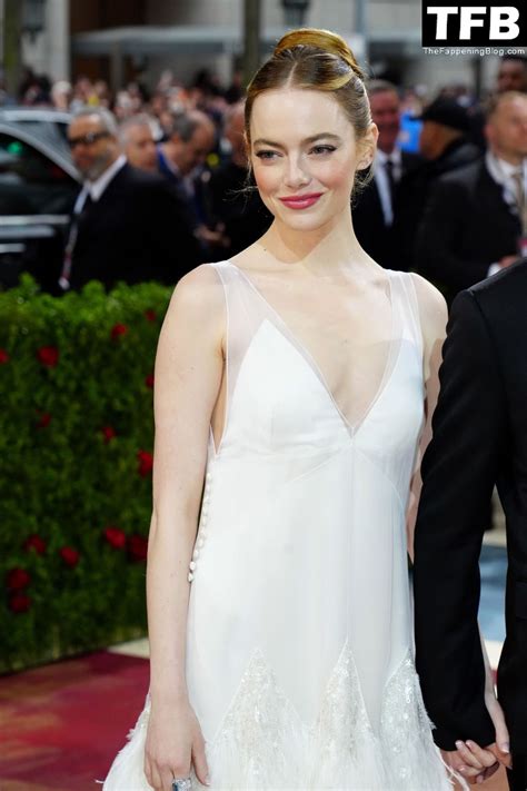 Emma Stone Sexy Legs (130 Photos) - Sexy e-Girls🔞