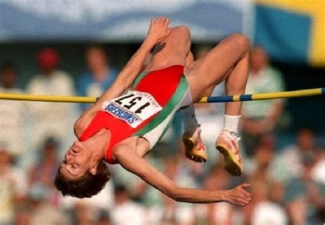 30 август 1987 г. Стефка Костадинова поставя световен рекорд в скока на ...